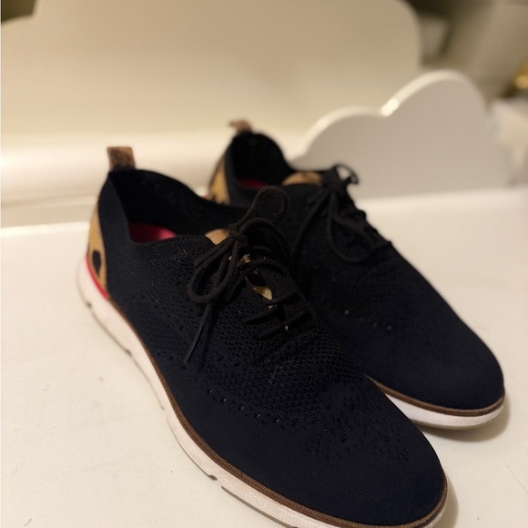 Crafted Stitchlite uppers with decorative detailing on a classic wingtip oxford. - Picture 14 of 14
